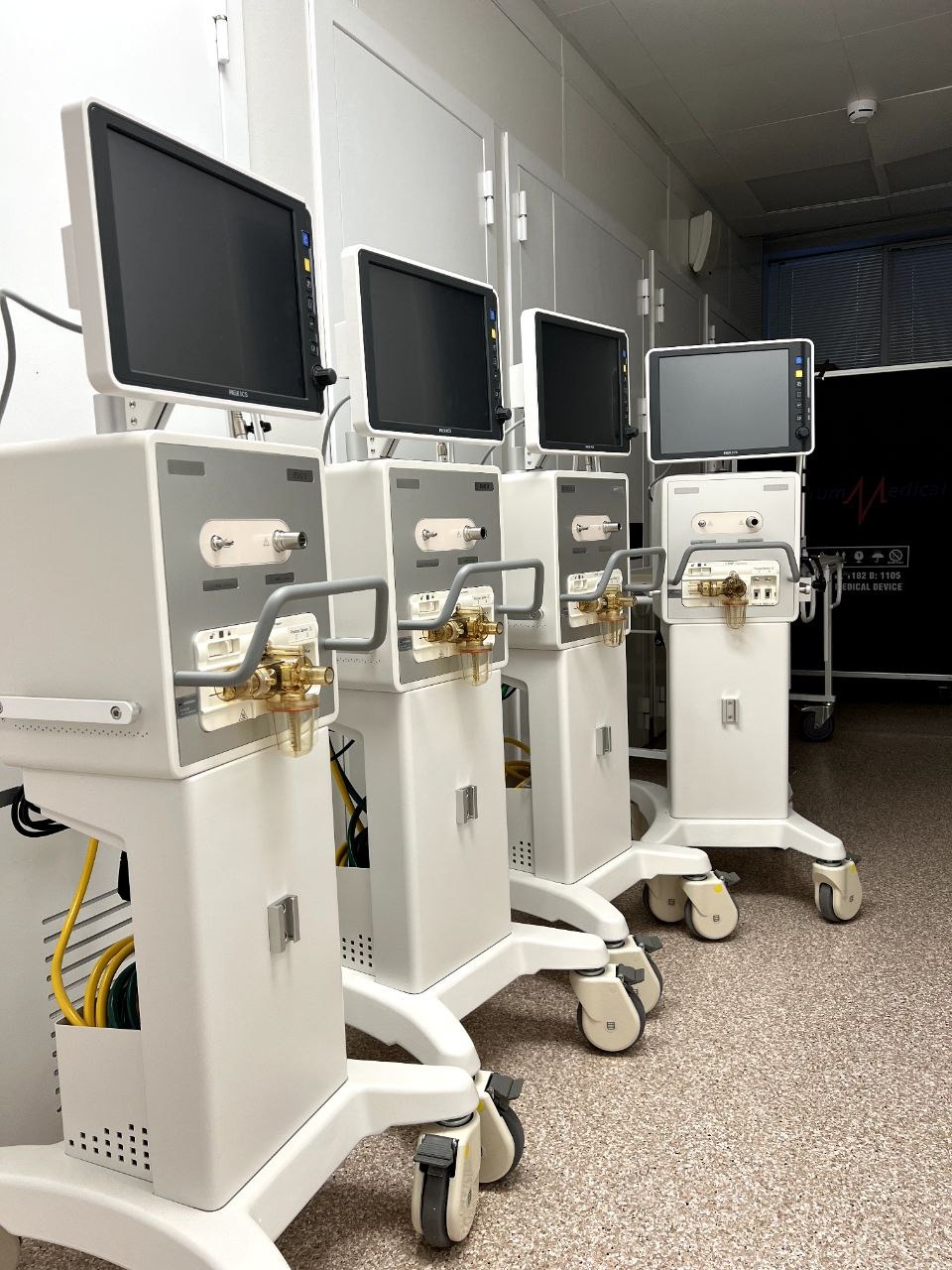 Псковскому перинатальному центру понадобился ремонт аппарата ИВЛ для новорожденных
